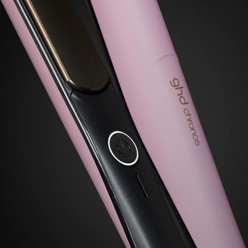 Fer plat GHD Chronos Pink Sorbet avec embout de silicone, pochette de transport et tapis chauffant – édition limitée.