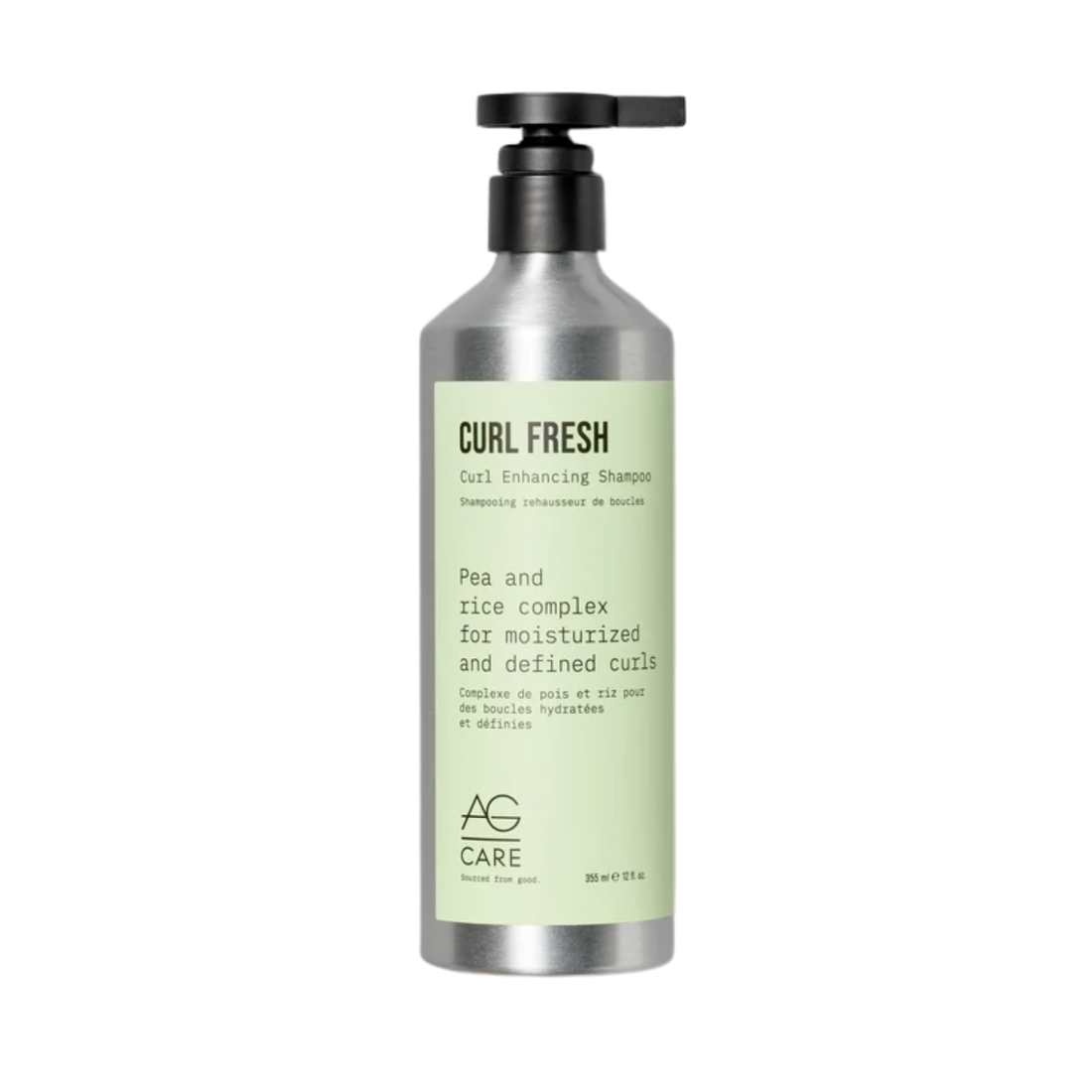 Flacon AG Care Curl Fresh Shampoo sur fond blanc, cheveux bouclés brillants en arrière‑plan