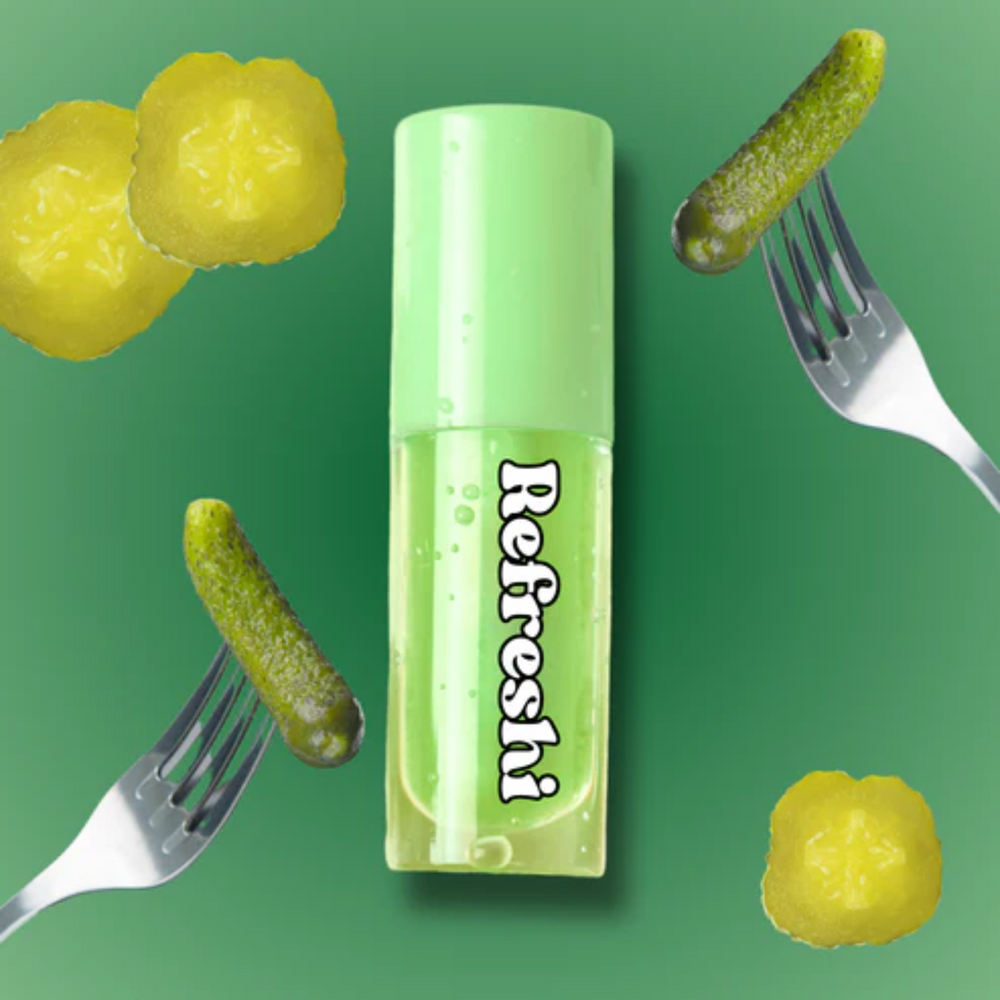 Tube 5 ml Dill Pickle Lip Oil Refreshi, texture brillante non collante, parfum cornichon acidulé, bulles anti‑débordement

