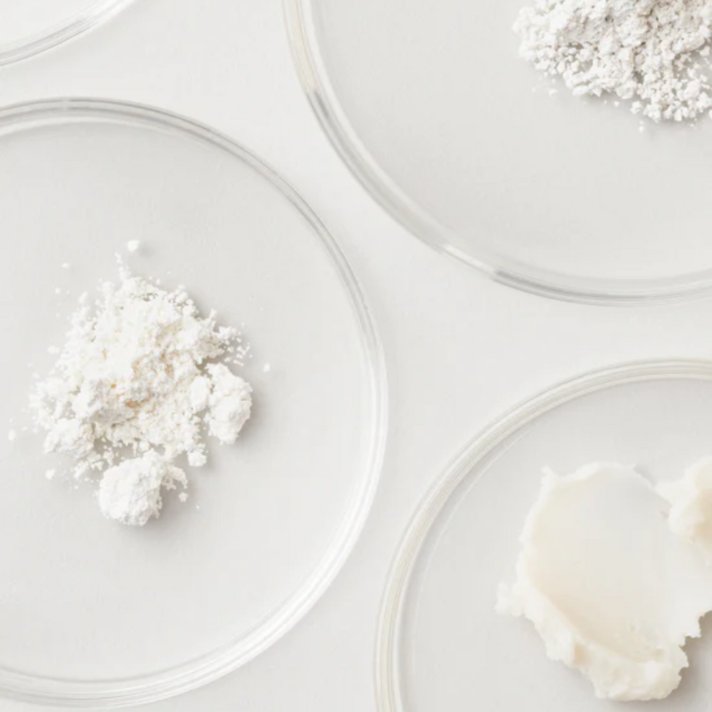 Pot de AG Care Dry Lift Texture & Volume Paste, cheveux secs texturisés en arrière-plan