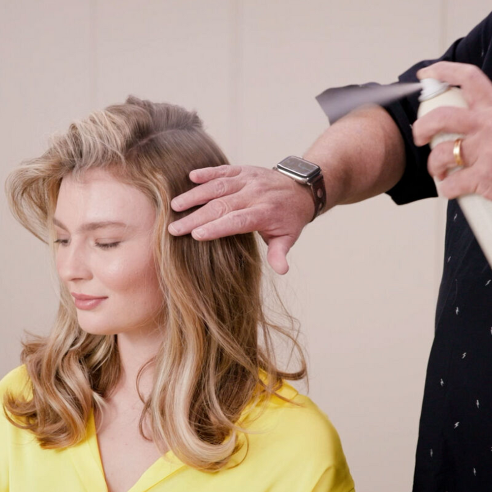 Flacon 100 ml du shampooing sec FRESH.HAIR Kevin Murphy sur fond neutre