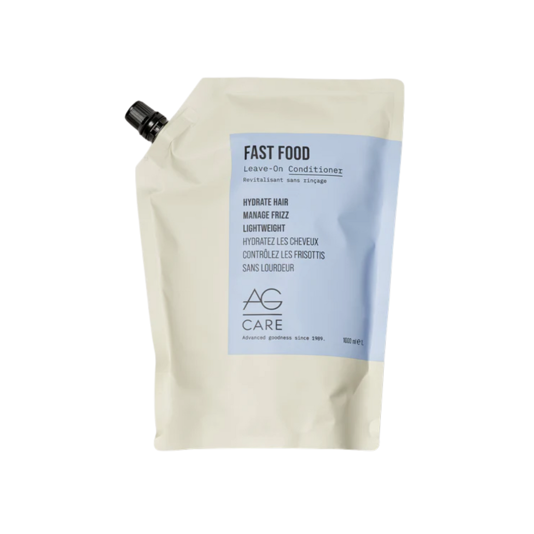 Flacon AG Care Fast Food Leave-On Conditioner posé sur fond neutre, cheveux doux et lisses en arrière-plan