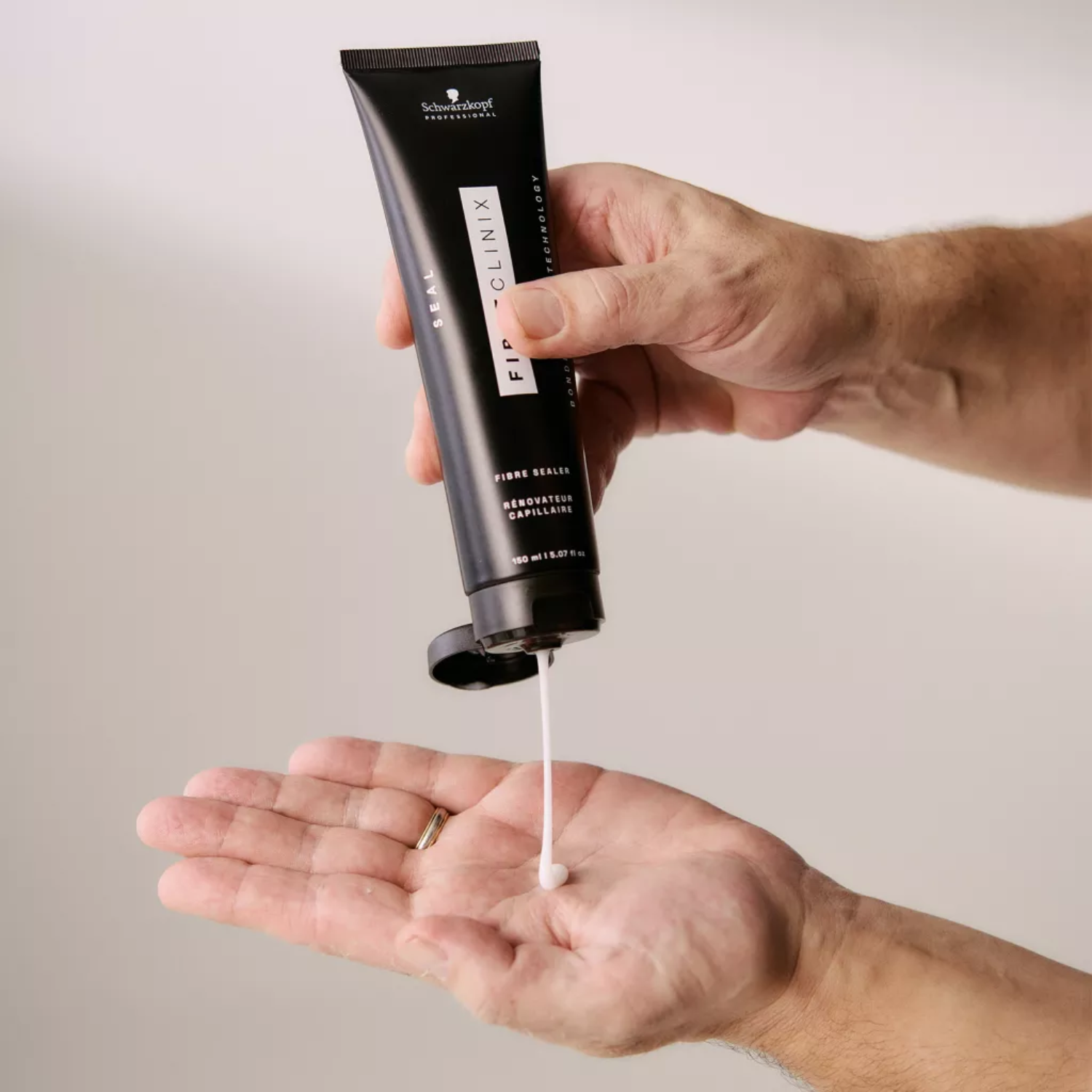 Schwarzkopf Fibre Clinix Fibre Sealer soin capillaire crème sans rinçage anti-frisottis et protection thermique 150 ml