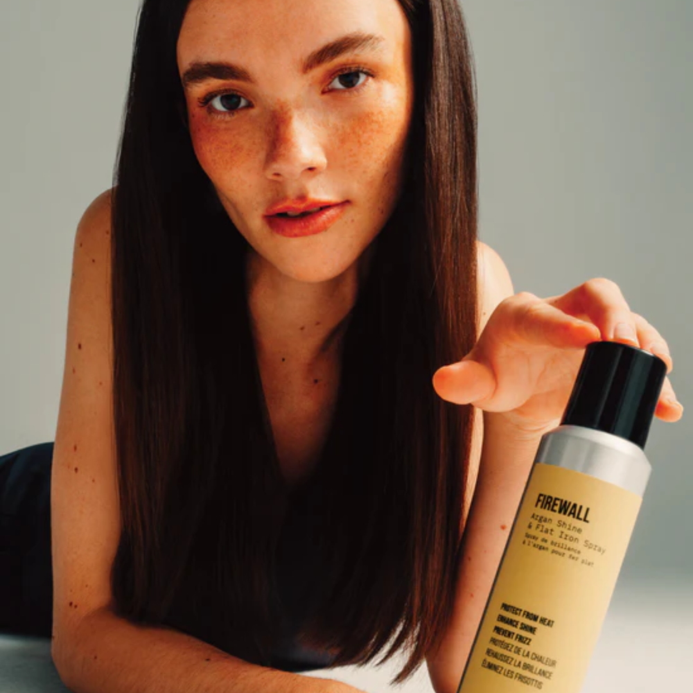Spray protecteur vegan à l’huile d’argan. Protège cheveux de la chaleur, lisse, réduit les frisottis et apporte brillance et douceur au coiffage.