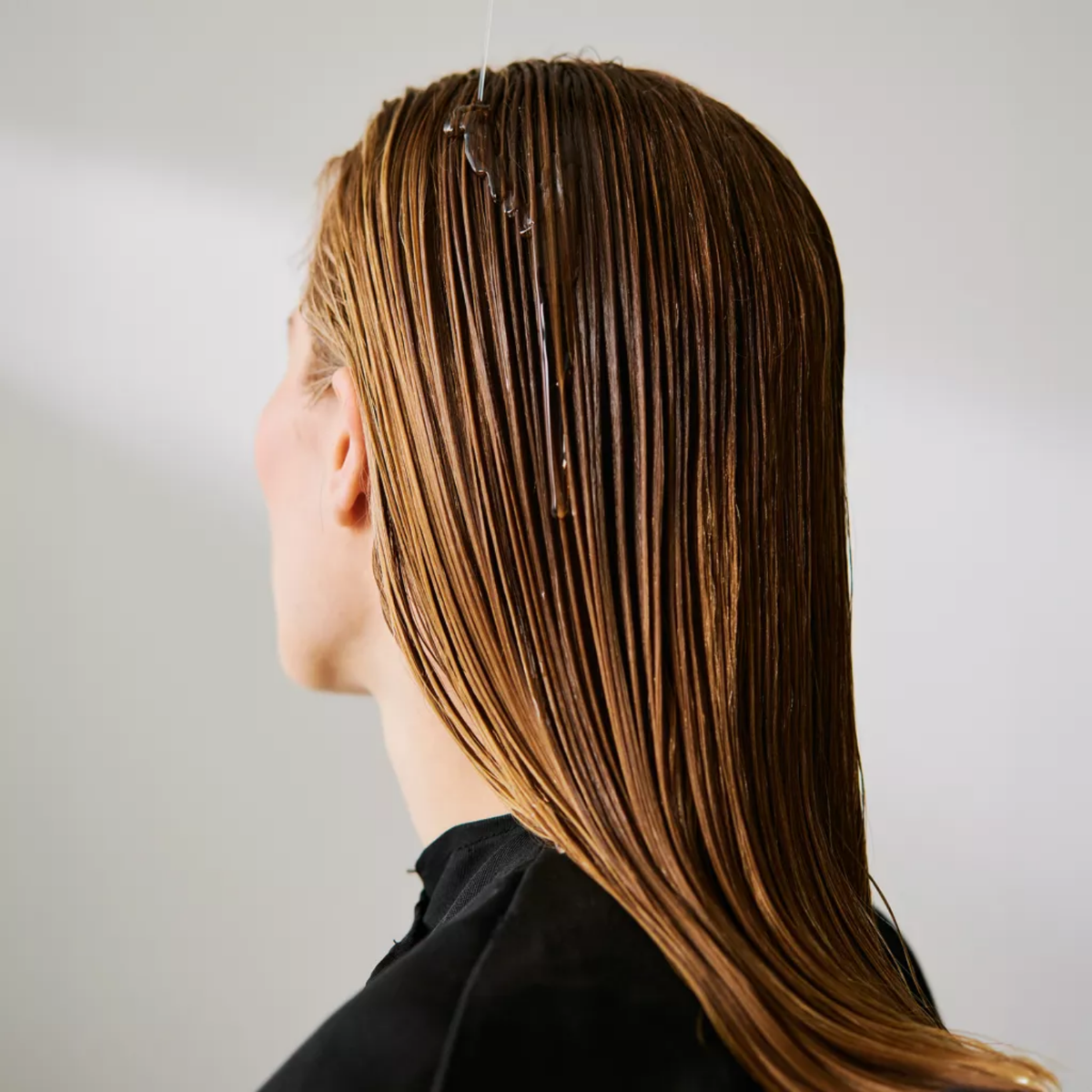 Huile Légère Bondfinity Fibre Clinix 100 ml en flacon transparent.