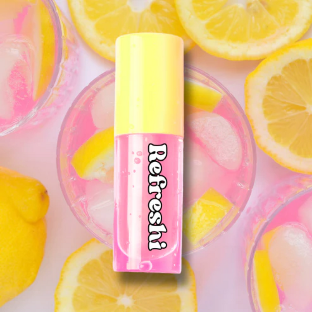 Tube d’huile à lèvres Rose Limonade Refreshi sur fond rose vif, fini glossy fruité

