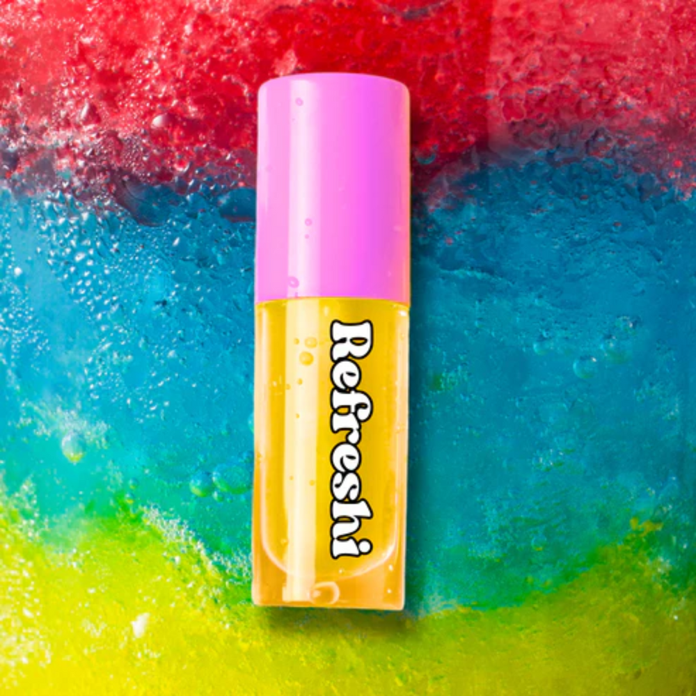 Tube d’huile à lèvres Slush de Refreshi sur fond coloré évoquant une boisson glacée estivale, fini brillant frais

