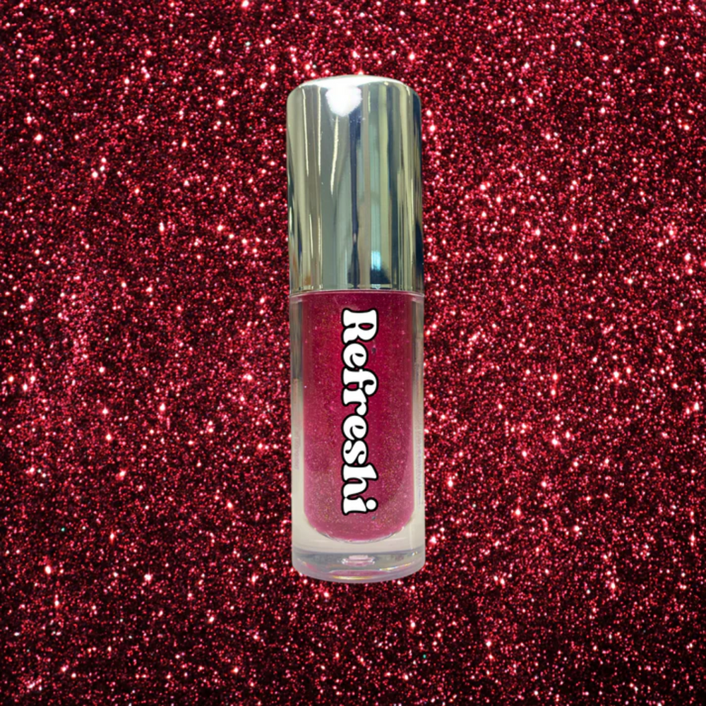 Tube d’huile à lèvres pailletée marron Fancy Brown sur lèvres glissantes, fini brillant et pailleté


