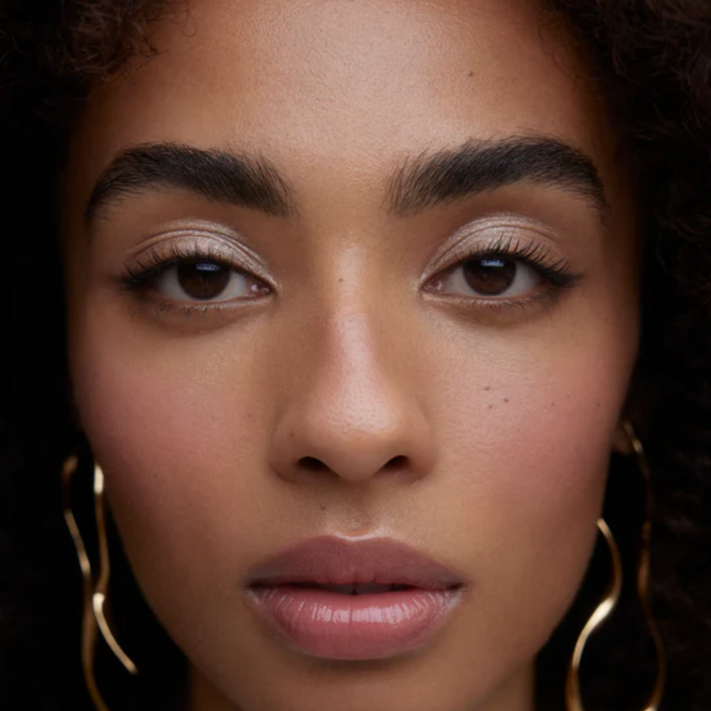 Palette Le Regard de Wonderblush avec trois teintes neutres pour yeux et sourcils, fini naturel et multifonction
