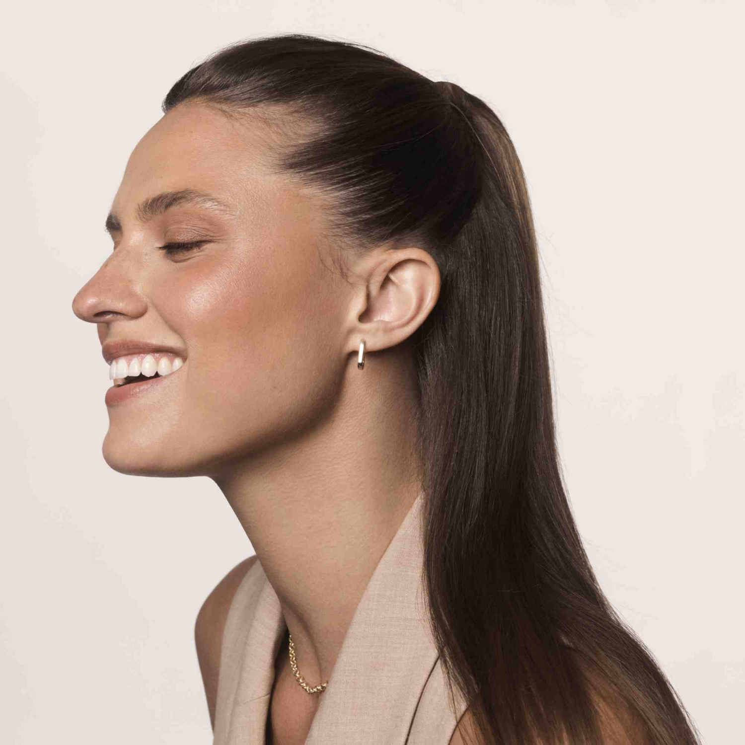 Living Proof No Frizz Smooth Styling Cream crème coiffante anti-frisottis pour cheveux lisses et brillants.