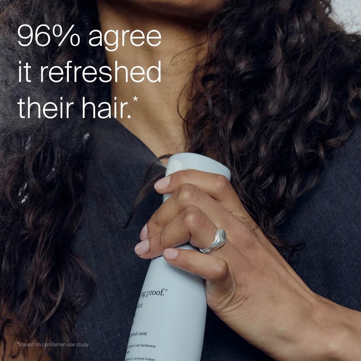 Living Proof Perfect Hair Day Style Refresh Mist brume coiffante rafraîchissante pour restyler les cheveux et protéger de la chaleur entre les lavages.