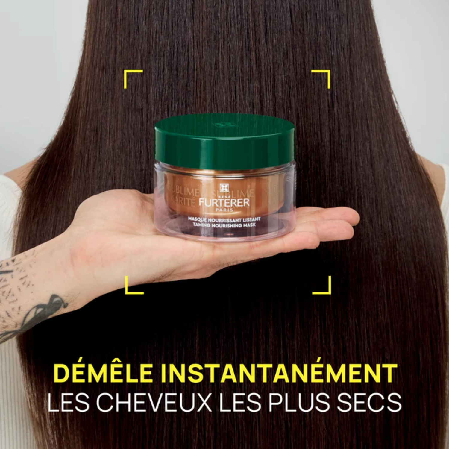 Pot de Masque Sublime Karité de René Furterer, nourrissant lissant, pour cheveux très secs, sur fond neutre.

