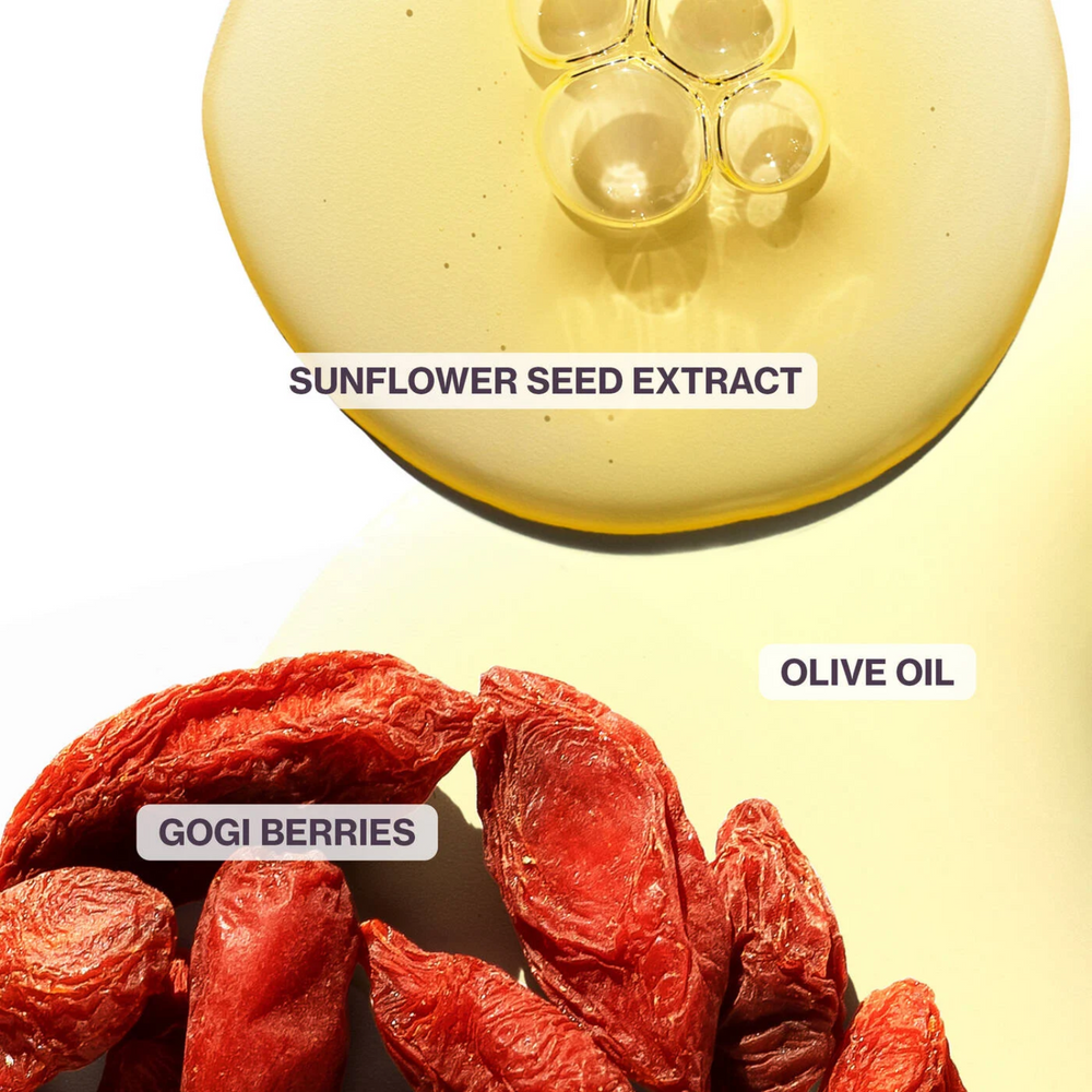 Tube ou pot de masque Strength Cure Superfood de Pureology, avec étiquette élégante et ingrédients naturels en arrière‑plan.