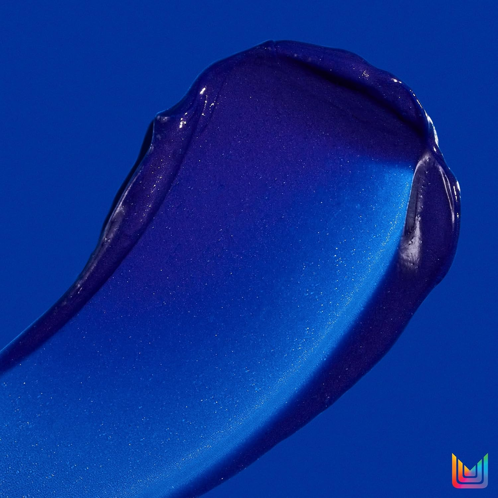 « Tube de Matrix Brass Off Blue Pigmented Conditioner pour brunettes éclaircies − flacon bleu‑violet pigmenté »
