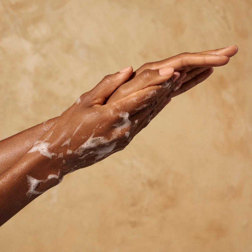 Flacon 360 ml Moroccanoil Hand Wash Fragrance Originale, savon mains hydratant parfum ambre, magnolia et bois à l’huile d’argan

