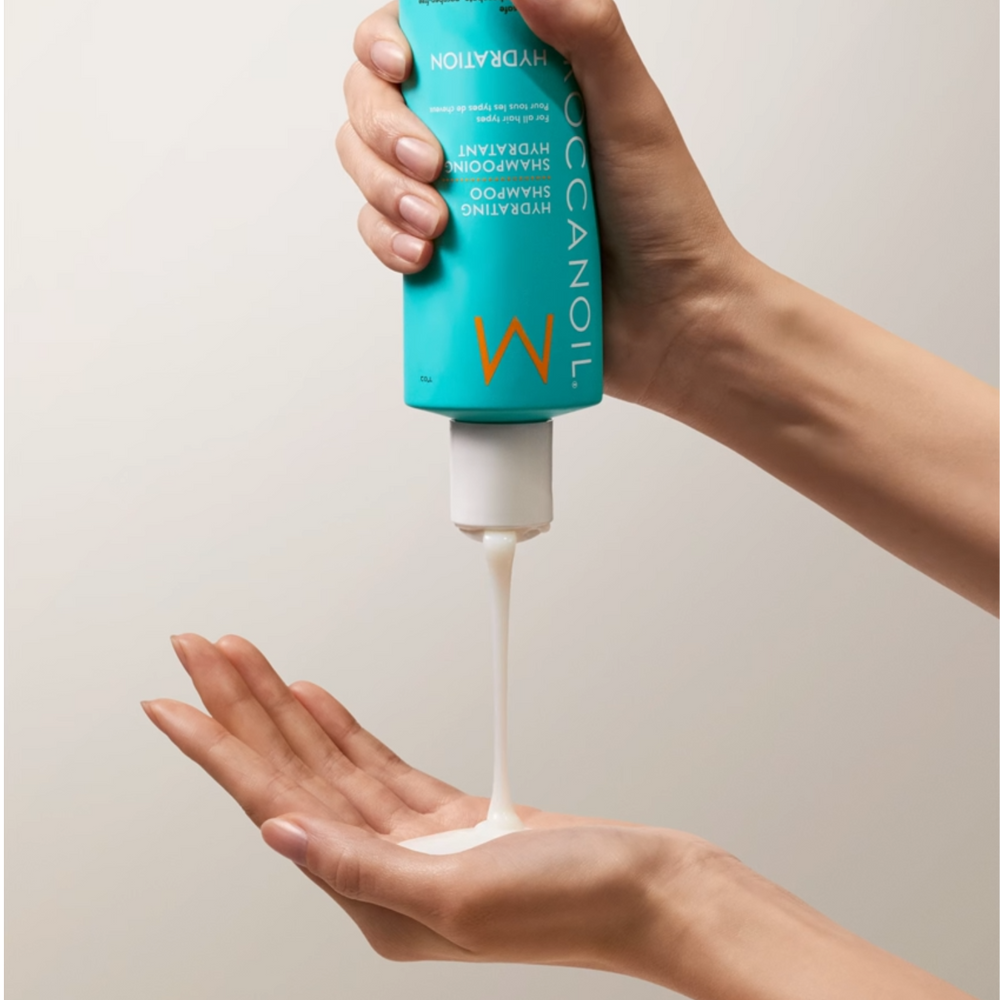 Flacon de Moroccanoil Hydrating Shampoo 250 ml – soin hydratant sans sulfates à l’huile d’argan, algues rouges et vitamines A & E pour cheveux secs et colorés.

