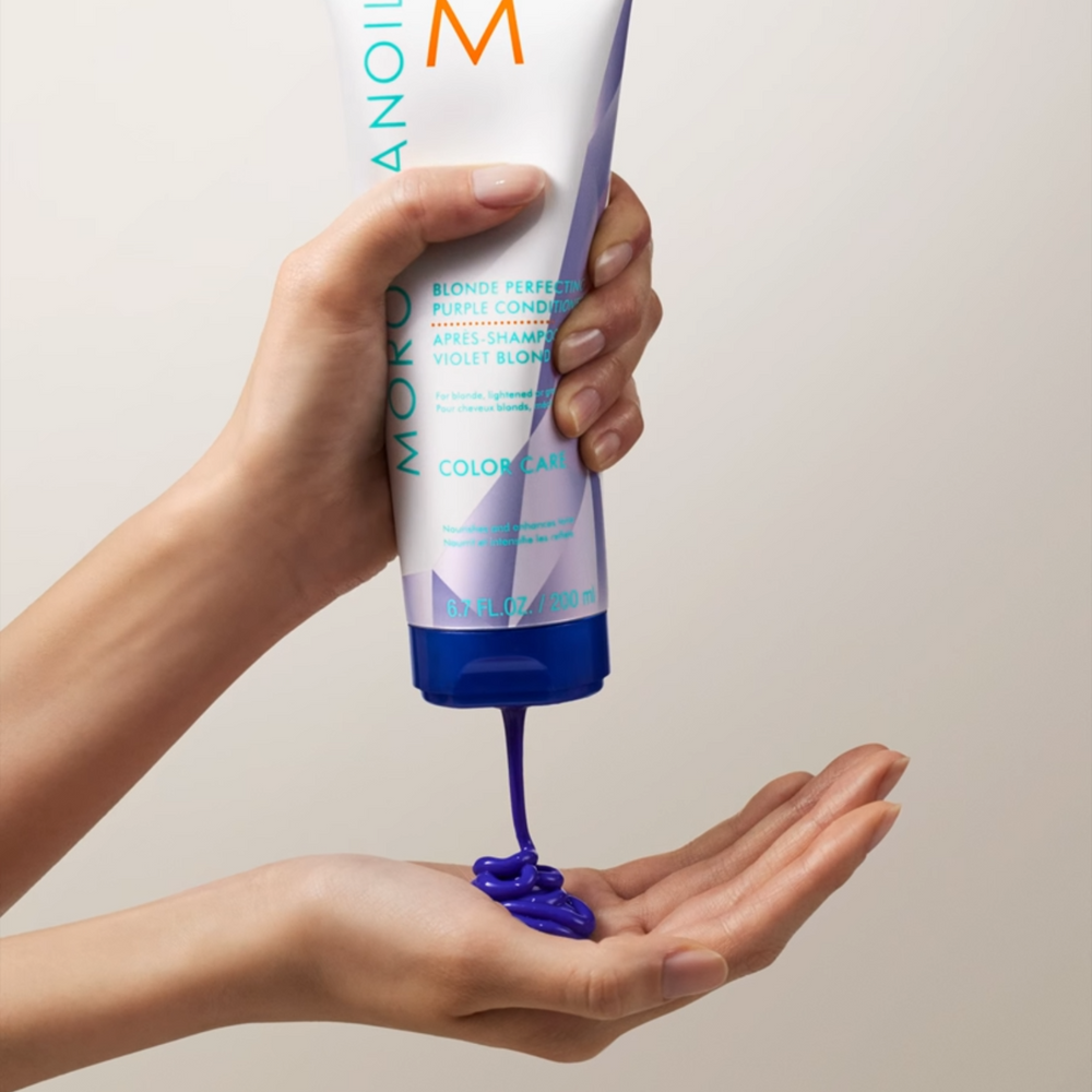 Tube violet Moroccanoil Blonde Perfecting Purple Conditioner 200 ml, soin neutralisant pour cheveux blonds

