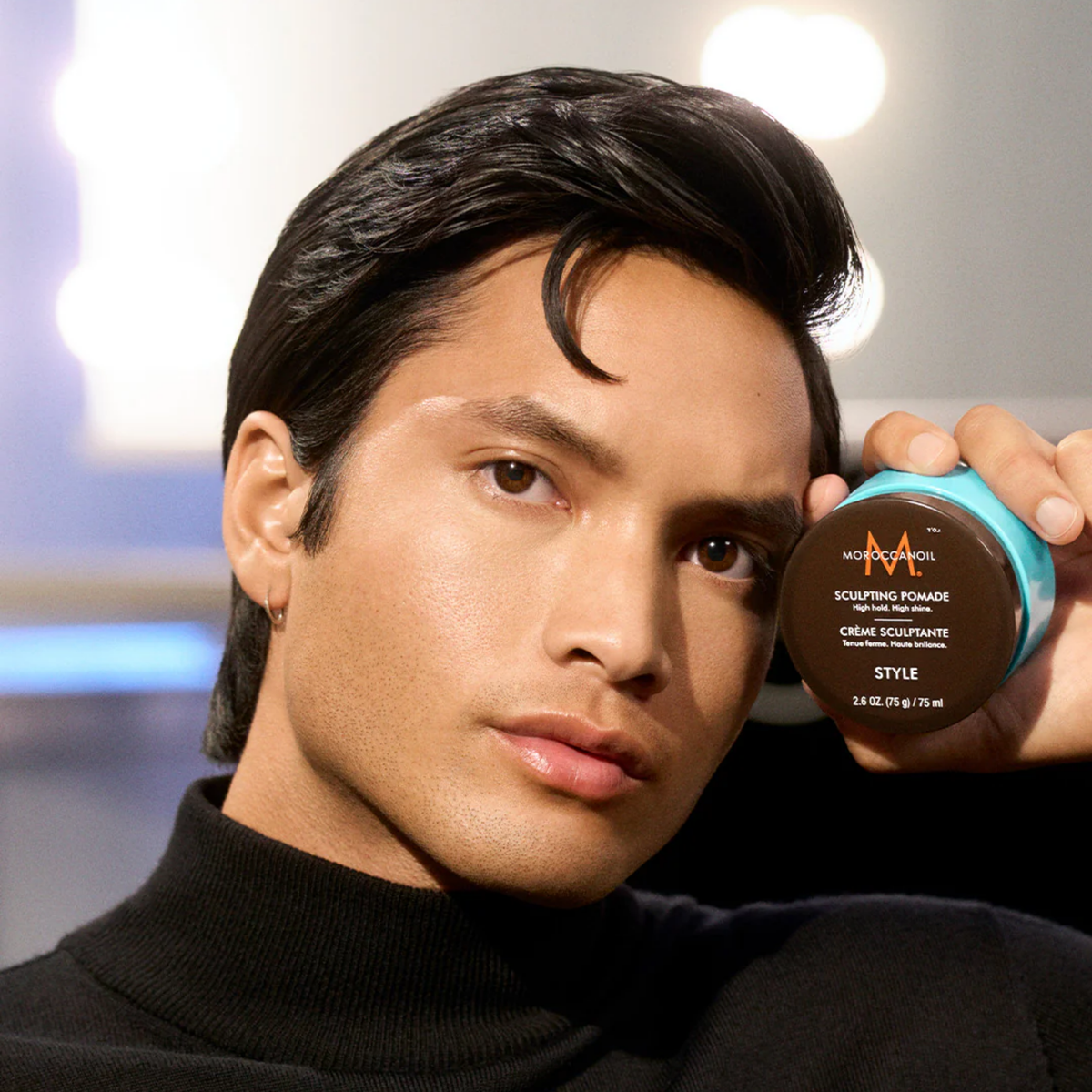 Pot de Moroccanoil Sculpting Pomade 75ml pour coiffage haute tenue avec fini brillant et formule enrichie en huile d’argan.