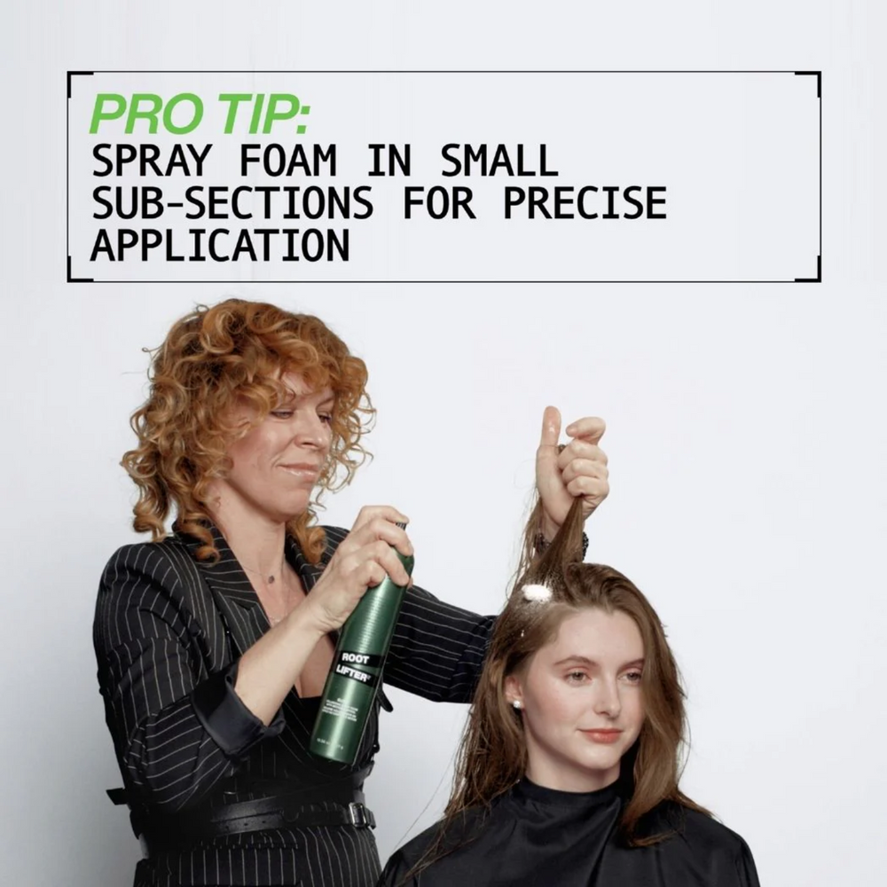 Flacon mousse-spray Root Lifter (Guts 10) de Redken, posé sur fond neutre.