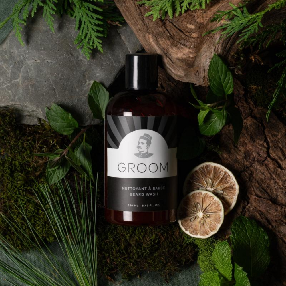 Flacon du Nettoyant à barbe Groom – shampooing doux pour barbe, parfum pin‑genévrier‑sauge, format 250 ml/500 ml

