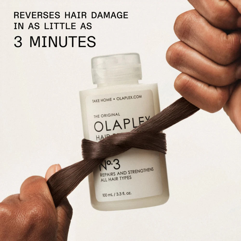 Flacon du traitement Olaplex N° 3 Hair Perfector posé sur fond neutre