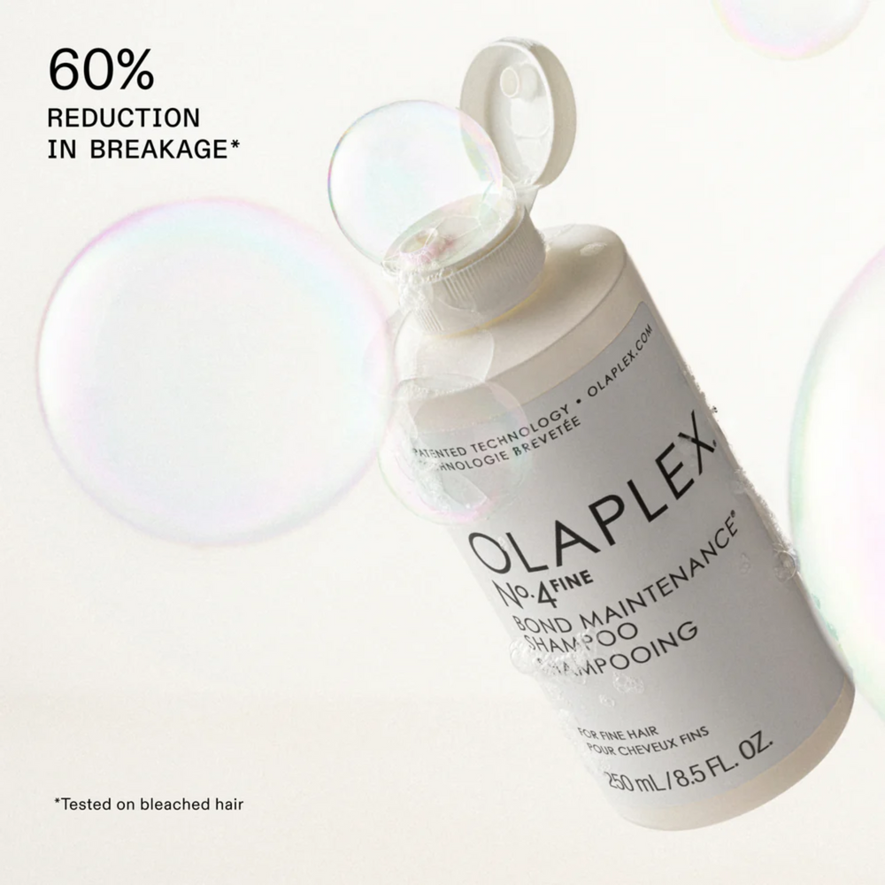 Flacon du shampooing Olaplex N° 4 Fine Bond Maintenance sur fond neutre