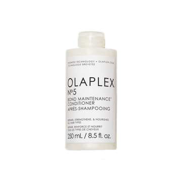 Flacon du conditionneur Olaplex N° 5 Bond Maintenance posé sur fond neutre