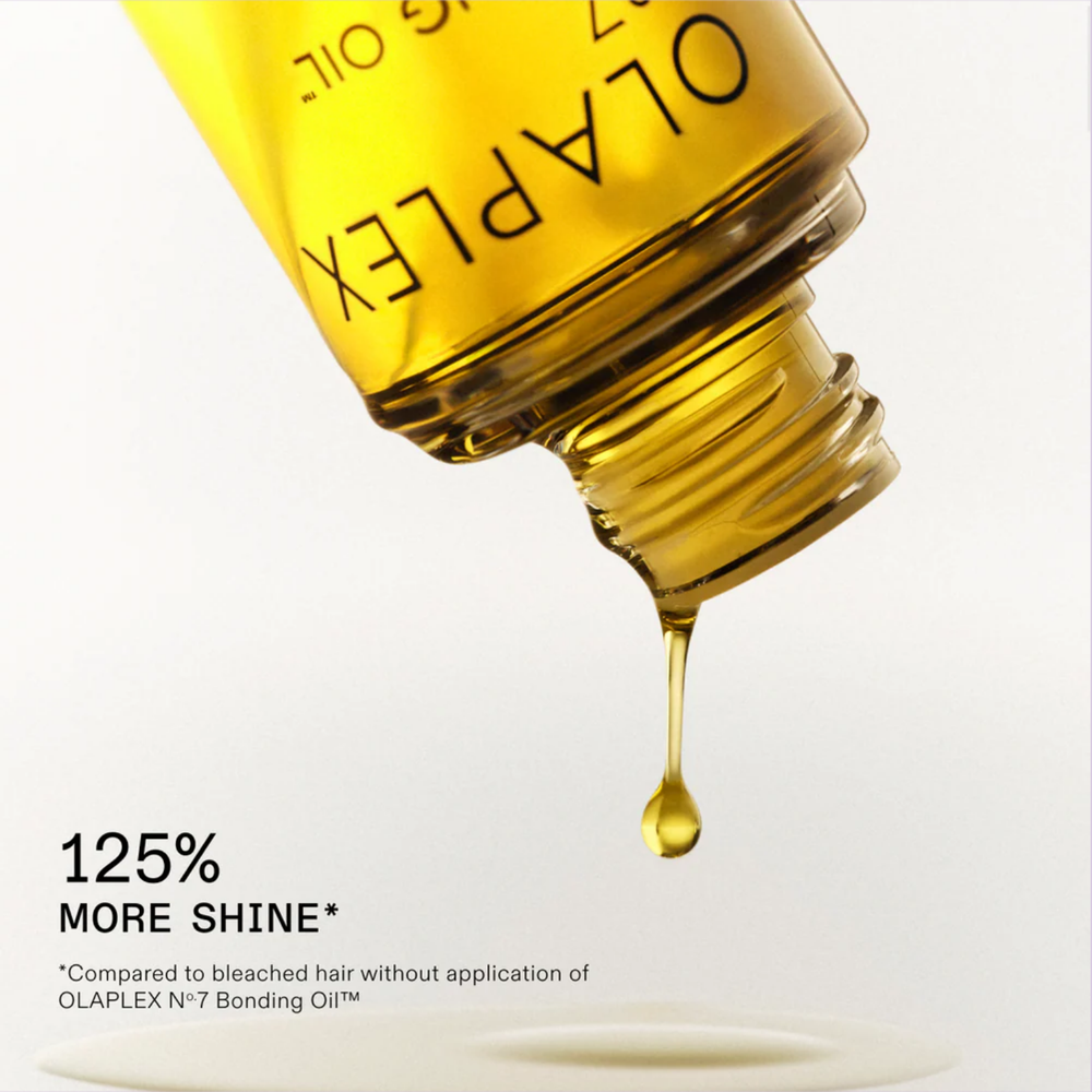 Flacon de l’huile coiffante Olaplex N° 7 Bonding Oil posé sur fond neutre