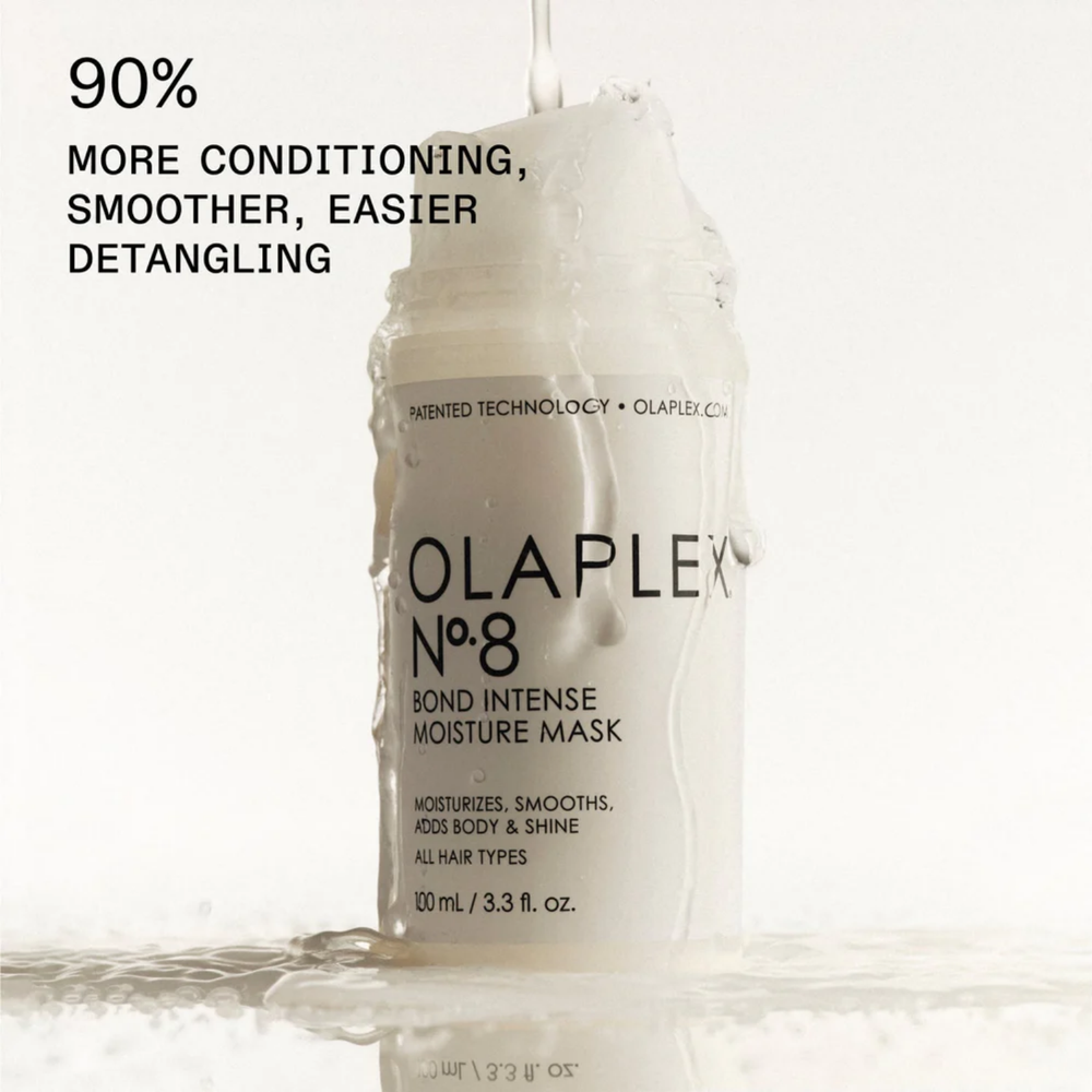 Flacon du masque Olaplex N° 8 Bond Intense Moisture posé sur fond neutre