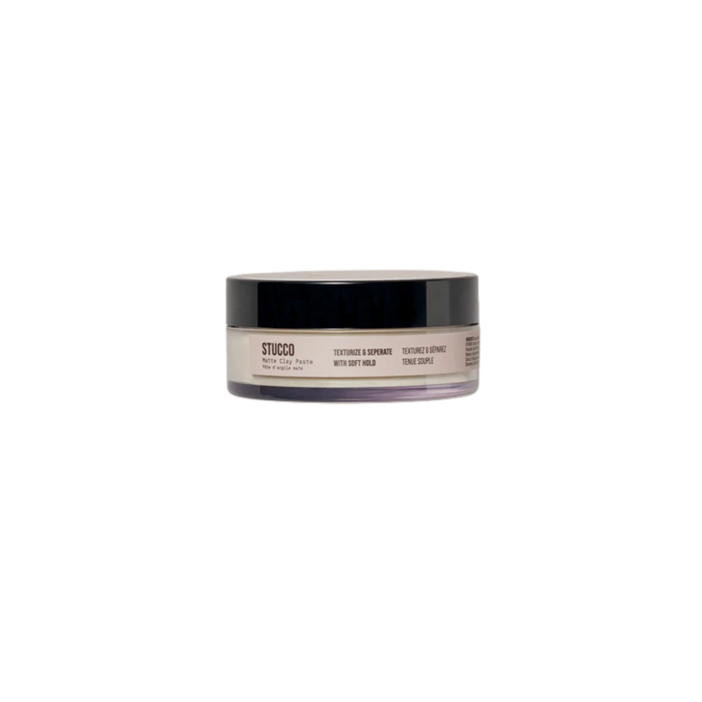 Pot de Stucco Matte Clay Paste d’AG Care, étiquette noire, contenant 75 ml de pâte coiffante mate.