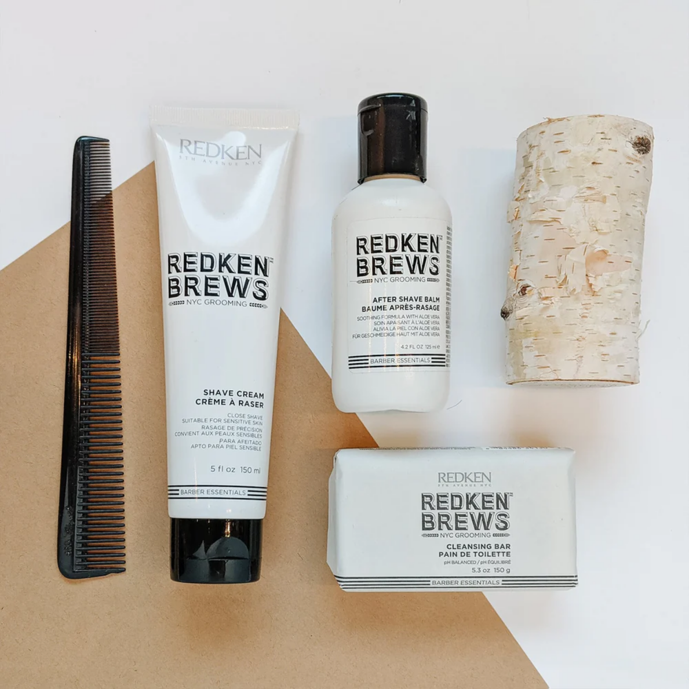 Pain de toilette Redken Brews 150 g sur fond neutre.