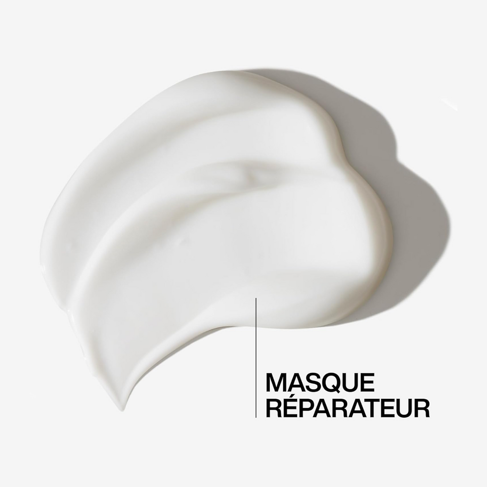 Pot du masque Redken Acidic Bonding Concentrate posé sur fond neutre, soin hydratant concentré pour cheveux abîmés