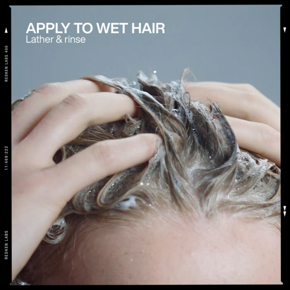 Redken Acidic Grow Full Densifying Shampoo pour cheveux fins et clairsemés, shampoing volumisant professionnel.