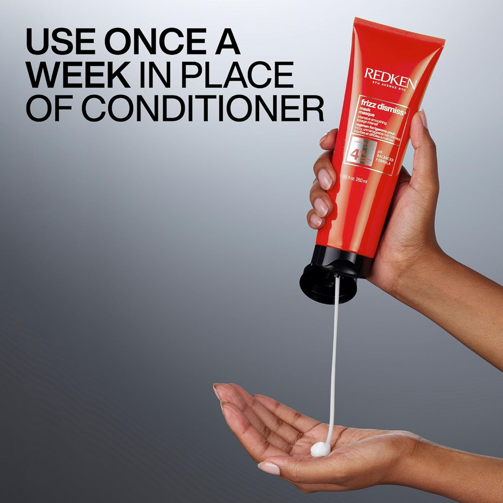 Pot de masque Redken Frizz Dismiss lissant anti-frisottis enrichi en huile de babassu et complexes hydrophiles/hydrophobes pour une fibre lisse et disciplinée