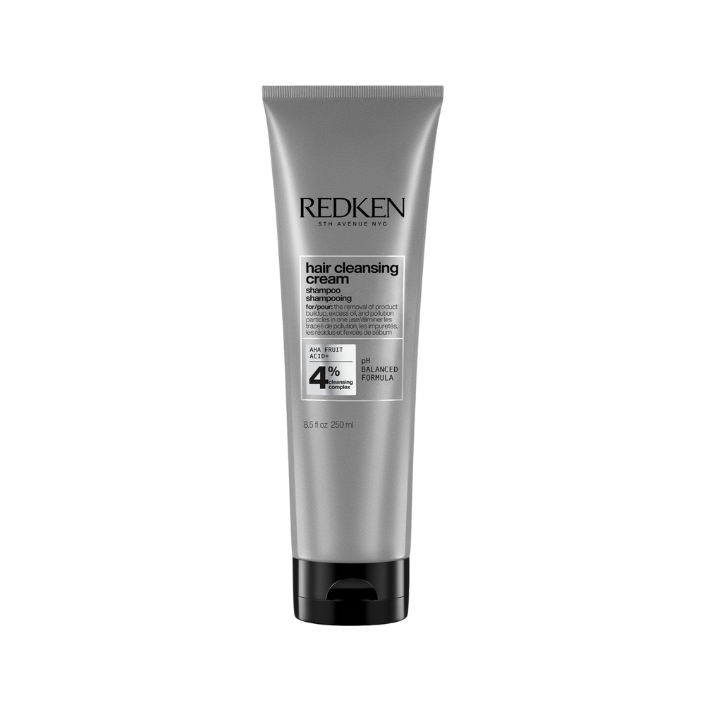 Tube de shampooing Redken Hair Cleansing Cream Shampoo, texture crémeuse, prêt à clarifier cheveux en profondeur