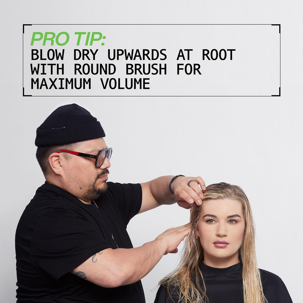 Flacon de la Mousse Volumisante Full Frame 07 de Redken, produit coiffant pour volume léger et naturel.
