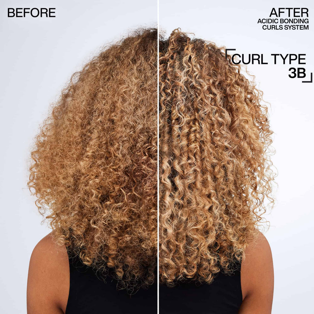 Flacon du revitalisant Acidic Bonding Curls Redken pour cheveux bouclés, sans silicone.