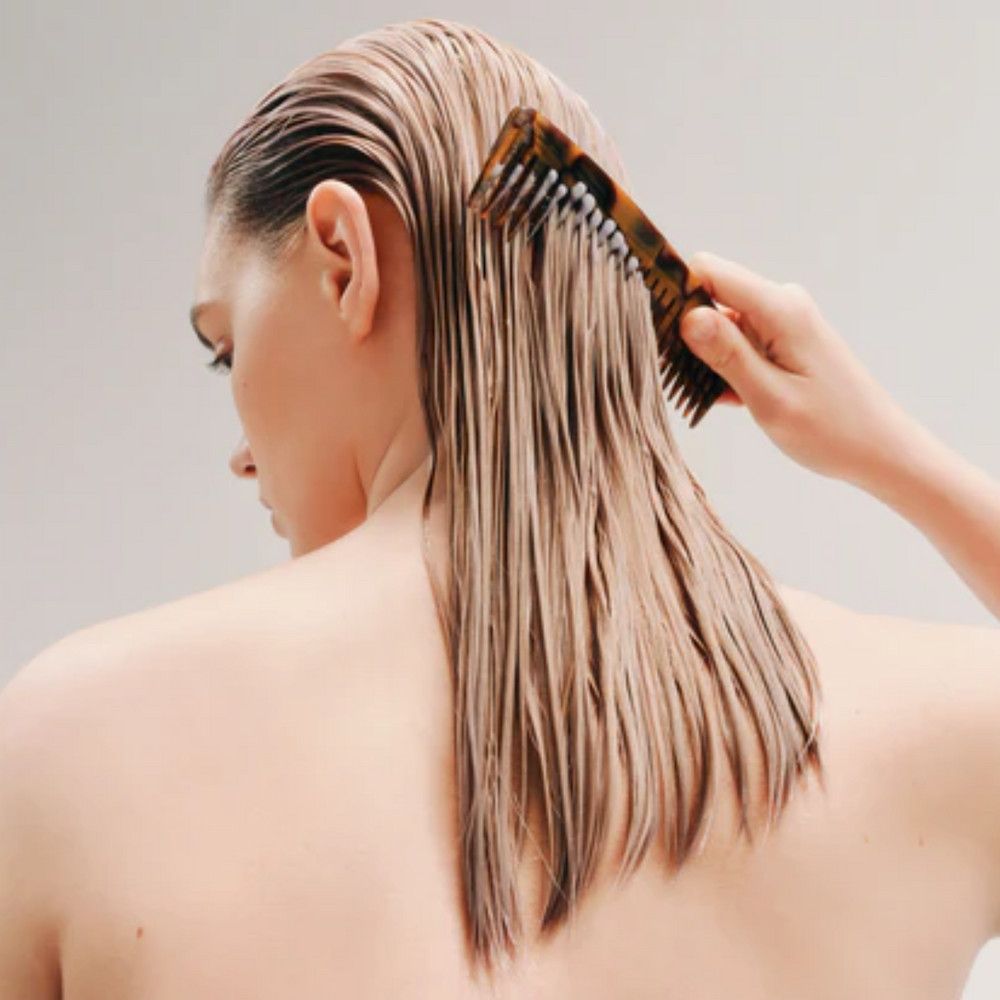 Photo du flacon du revitalisant AG BOOST Apple Cider Vinegar sans silicones 12 oz, packaging blanc et doré.