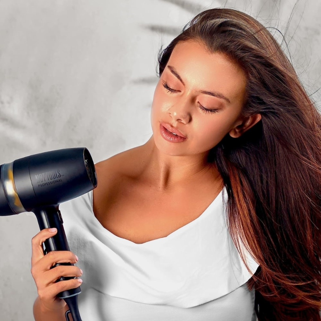 Sèche‑cheveux Hot Tools QuietAir Power Dryer 1600 W noir et or, design léger et silencieux