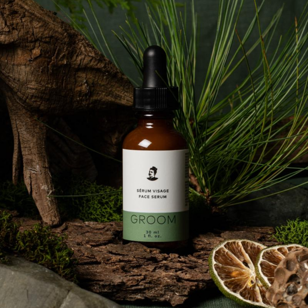 Flacon de 30 ml du Sérum Visage Groom – soin anti-âge naturel pour hommes avec fini mat et parfum de genévrier et sauge

