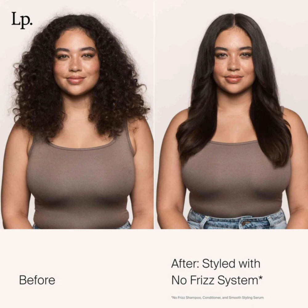 Petite bouteille claire du sérum No Frizz Smooth Styling Serum, design épuré clair, suggérant lissage, brillance et contrôle des frisottis.

