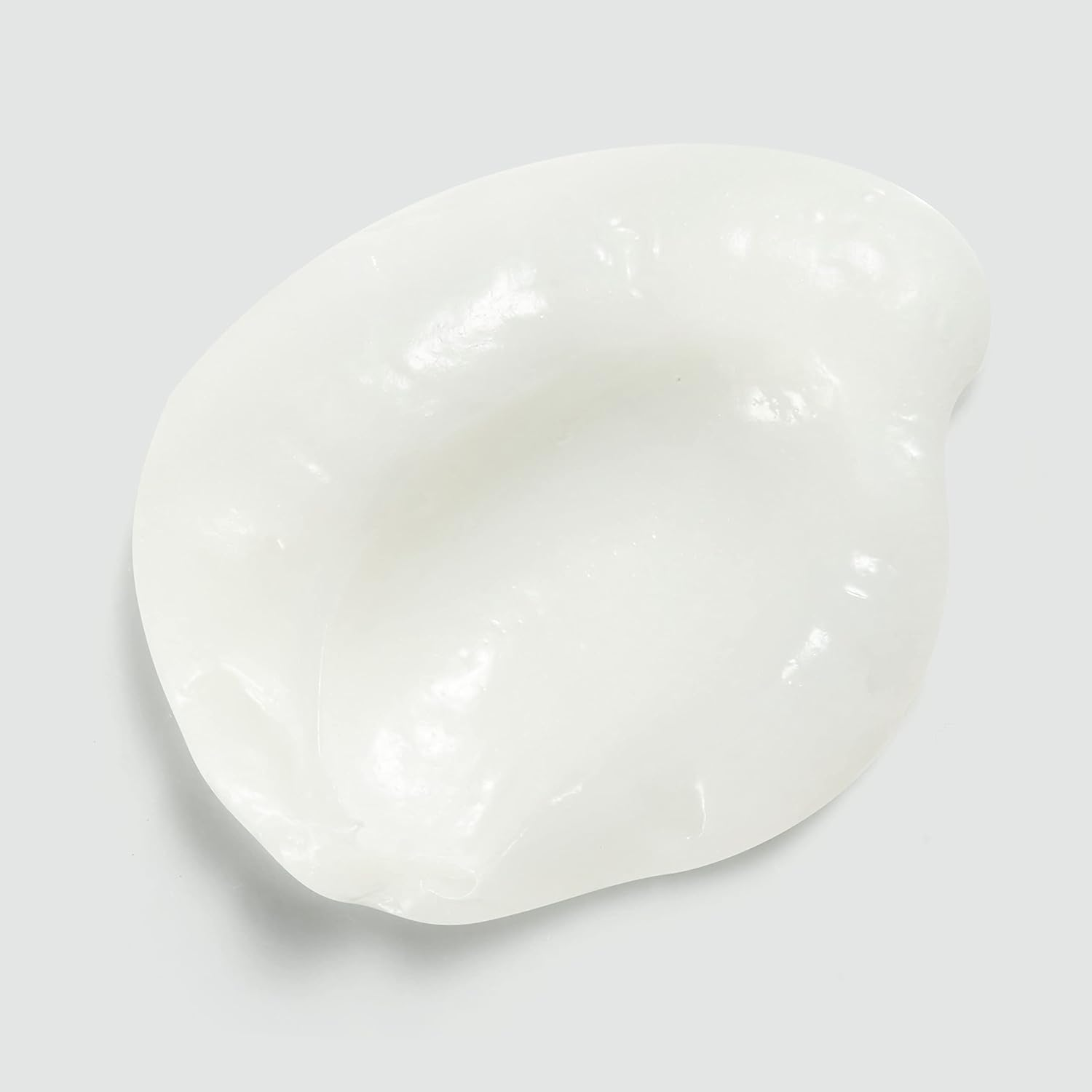 Flacon de 250 ml de Sebastian Dark Oil Lightweight Conditioner, infusé d’huiles légères pour cheveux doux et brillants.