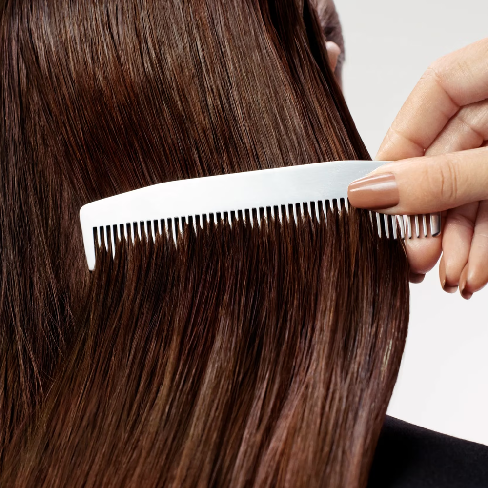 Pot de Sebastian Drench Treatment, masque hydratant pour cheveux secs et frisés.
