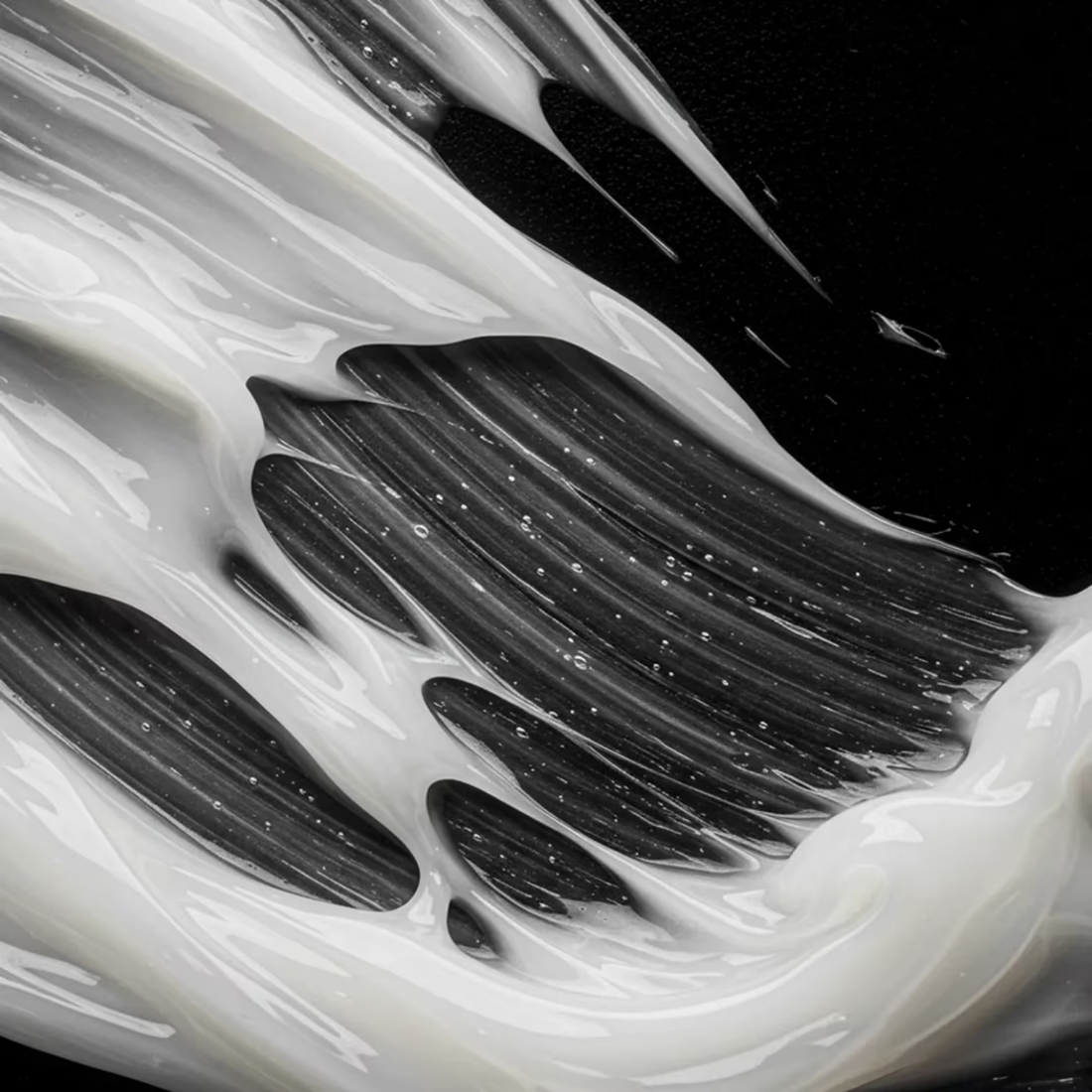 Tube 45 ml de Microweb Fiber Sebastian, pâte coiffante élastique pour texture légère.