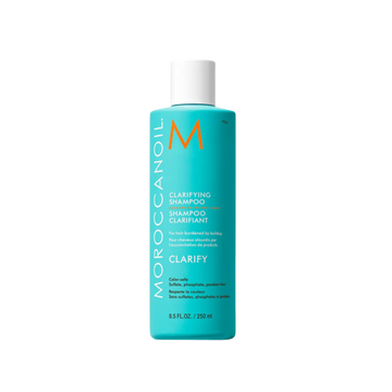 Flacon du Shampoing Clarifiant Moroccanoil, nettoie en profondeur les cheveux et le cuir chevelu tout en nourrissant les cheveux colorés

