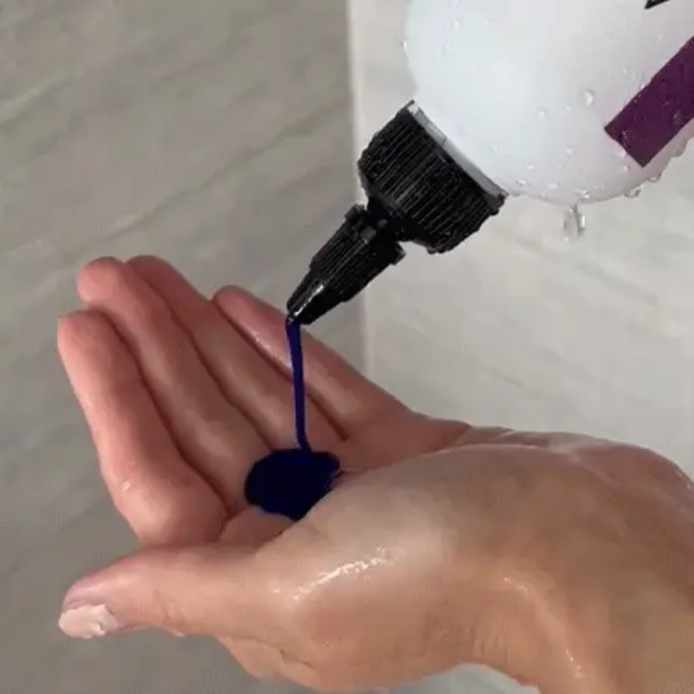 “Bouteille de Shampoing Violet Alcôve pour cheveux blonds éclatants”