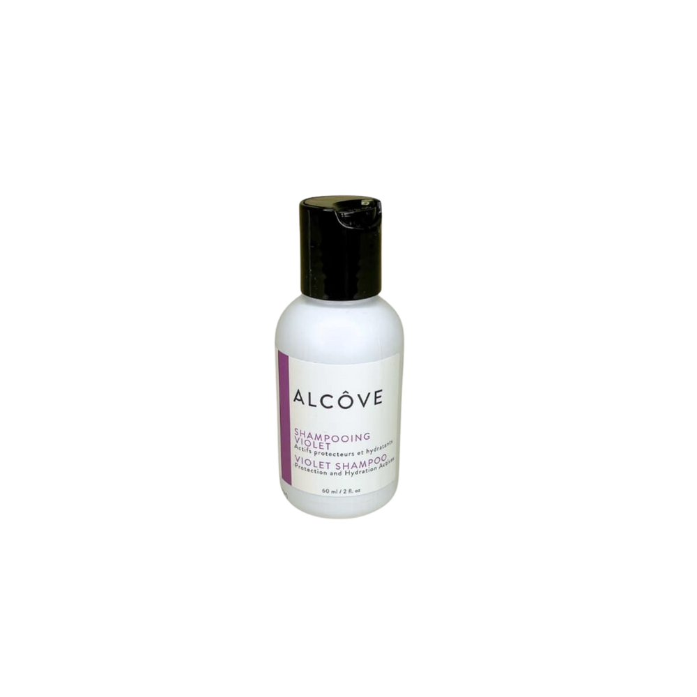 Violet Shampoo Alcôve : utilisé 1‑2×/semaine, il neutralise les tons jaunes, protège les cheveux et ravive la couleur des blonds ou gris pour éclat et brillance.