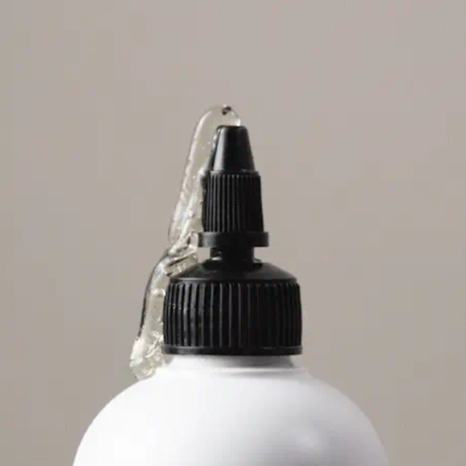 “Flacon de Shampoing Volumisant Alcôve – volume et brillance pour cheveux fins”