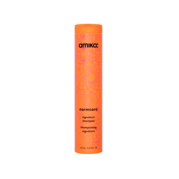 Flacon du shampoing amika Normcore pour nettoyage doux et cheveux brillants


