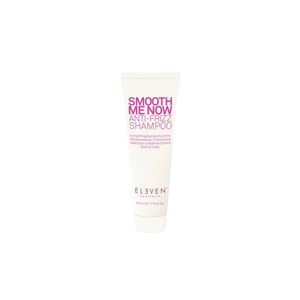 Flacon du shampoing Smooth Me Now Anti-Frizz Shampoo d’ELEVEN Australia, texture crémeuse